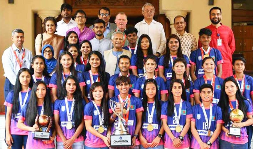 সাফ চ্যাম্পিয়নশিপ জয়ী বাংলাদেশ নারী ফুটবল দলকে সংবর্ধনা প্রদান করেন প্রধান উপদেষ্টা